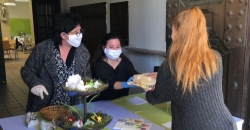 Kolping-Bildungsunternehmen helfen: Abhol- und Lieferservice für warme Mittagessen in Köln und Bamberg unterstützen auch ältere Menschen bei der Essensversorgung