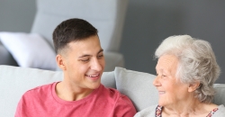 Was beschäftigt Oma und Opa? – Das Studium der Gerontologie, Gesundheit & Care